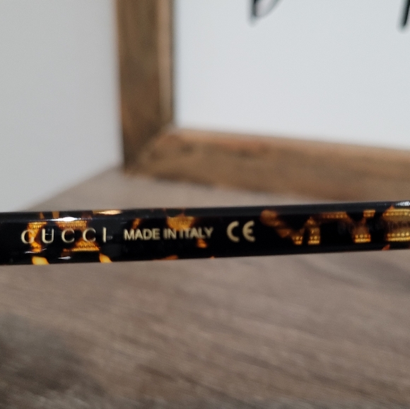 GUCCI Unisex Sunglasses, Great condition. - Picture 8 of 9